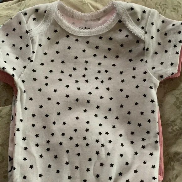 🧁Onesie & Socks Baby Girl Gift “CUPCAKES!” Onesies & Baby Socks Cupcake 4ct Box - Picture 12 of 13